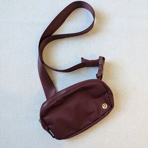 Lululemon Everywhere Belt Bag Burgundy